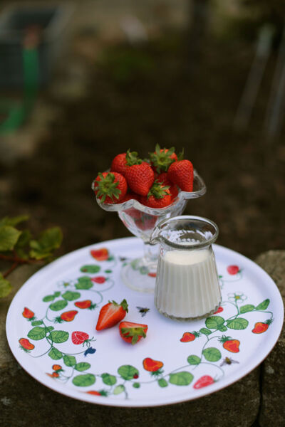 Schwedisches Tablett »Erdbeeren«, rund.