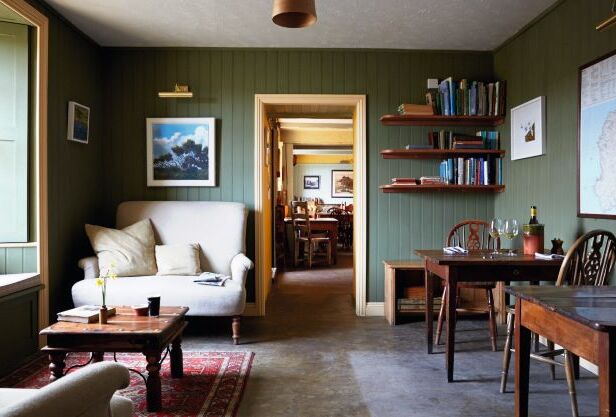 wohnliche-lounge-im-gunards-head