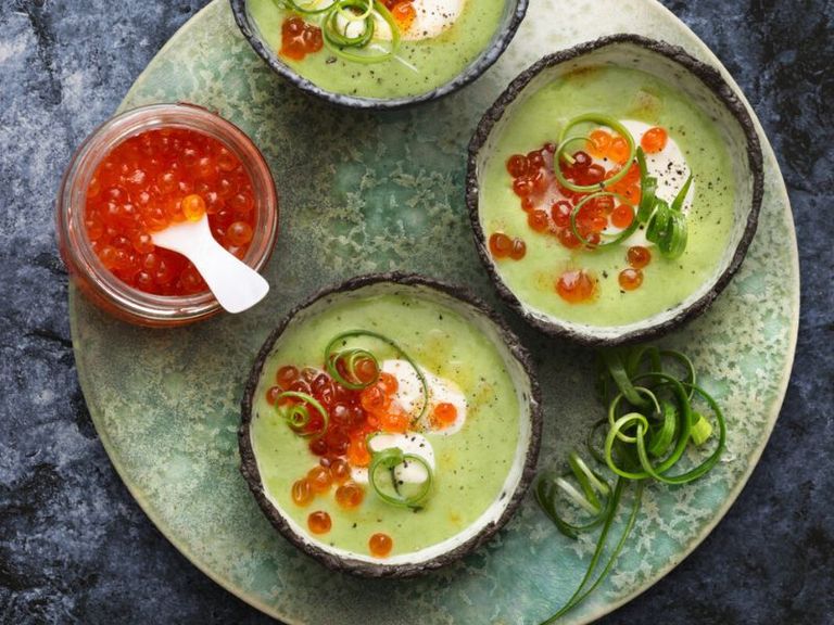 Kartoffel-Lauch-Suppe mit Lachskaviar & Schmand