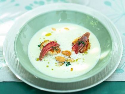 mandelgazpacho-mit-jacobsmuschel-und-kalbszunge mandelgazpacho-mit-jacobsmuschel-und-kalbszunge