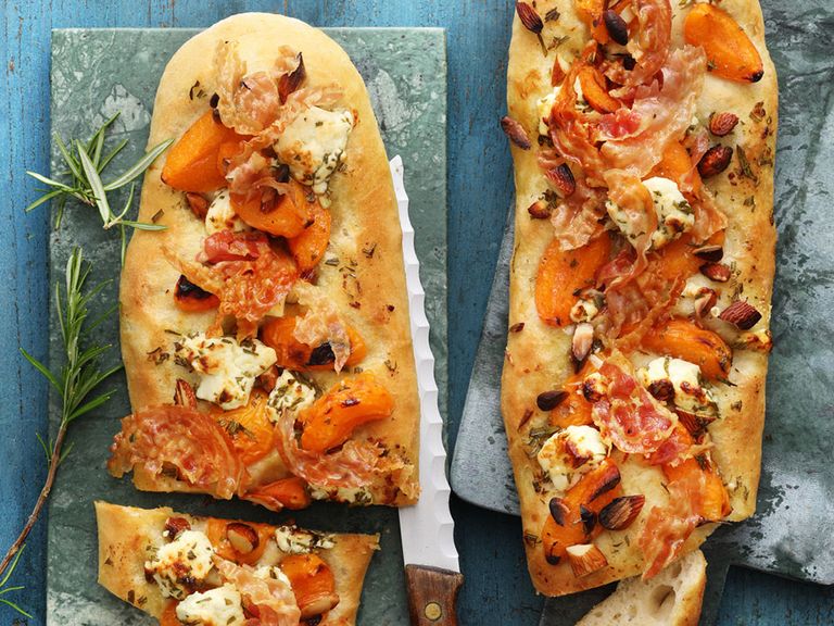 Aprikosen-Focaccia mit Mandeln, Rosmarin-Feta und Pancetta Aprikosen-Foccacia