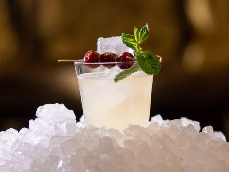 Das Cocktail-Rezept für den „Itameshi“ von Joerg Meyer finden Sie hier. Joerg-Meyer_Le-Lion_Cocktail-Rezept