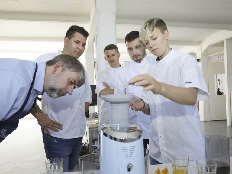 _11A2200 Kopie 2Slow Juicer Test - Der Feinschmecker