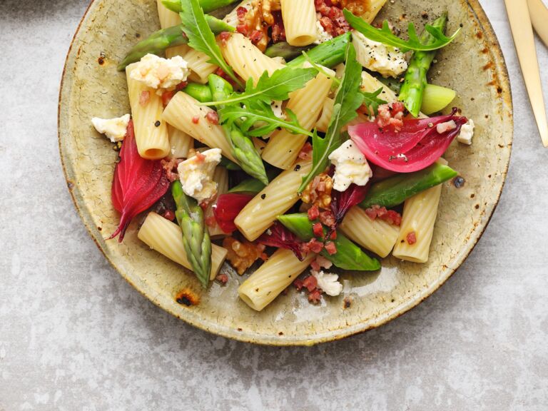 Pasta mit grünem Spargel