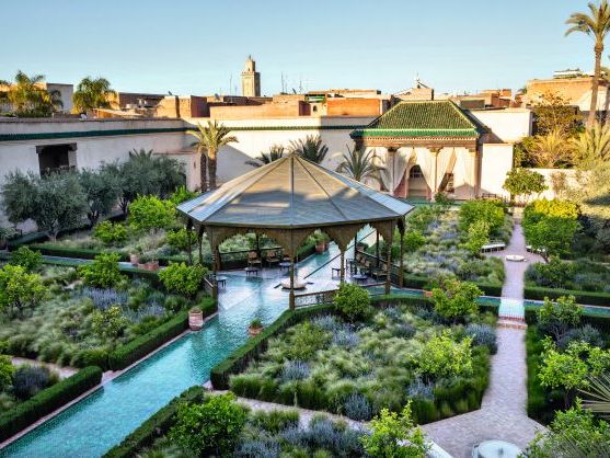 „Jardin Secret“ (www.lejardinsecretmarrakech.com) vorbei zur
Place des Épices. jardin-secret-marrakesch