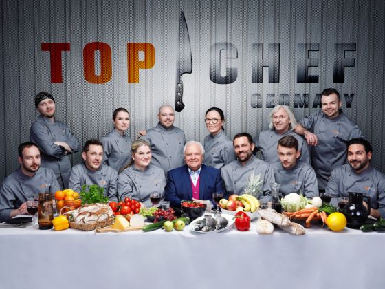 "Top Chef Germany"-Juror Eckart Witzigmann mit den Teilnehmern der Kochshow "Top Chef Germany"-Juror Eckart Witzigmann mit den Teilnehmern der Kochshow