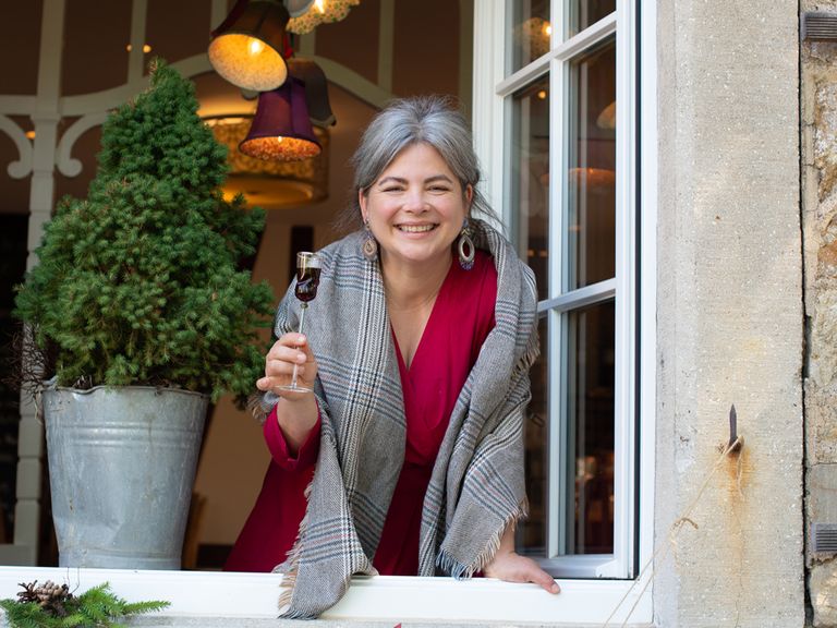Lässiger Chic: Maria Groß pflegt eine genussvolle Alleinherrschaft in ihrer Küche. Maria Groß von der Bachstelze