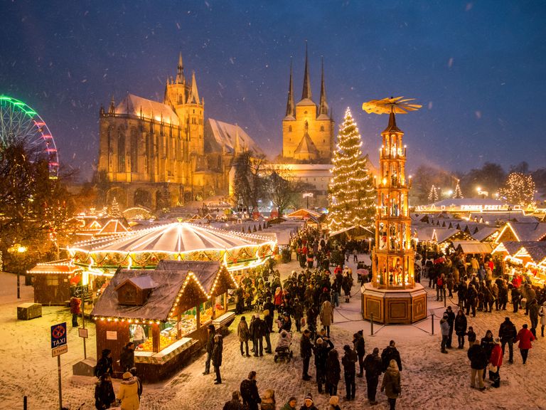 Weihnachtsmarkt mit Schnee Erfurt