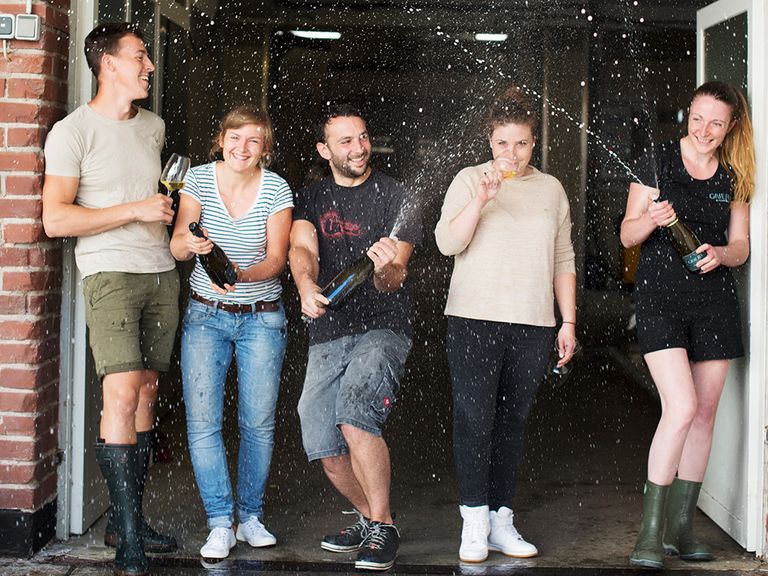 Griesel & Compagnie: Niko Brandner (M.) und Team jubeln an der Hessischen Bergstraße Griesel & Compagnie