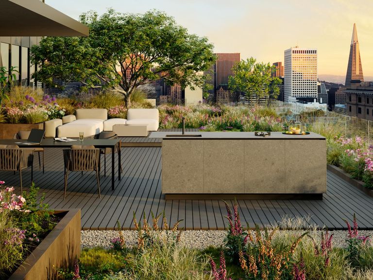 Bei der Outdoorküche „OiCook“ von der Marke OISIDE besteht die Struktur aus  Aluminium, die mit einem witterungsbeständigen Porzellanmaterial (MDI) verkleidet wird.  Outdoorkueche-auf-der-Terrasse