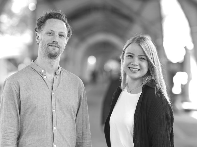 Julius Schneider und Verena Kassubek auf dem Isemarkt