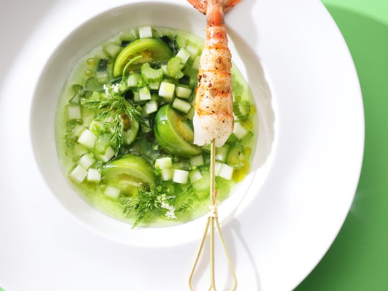 Ein schnelles Gericht von Manuel Weyer: Gurken-Limetten-Gazpacho. Feinschmecker_GURKEN_GAZPACHO