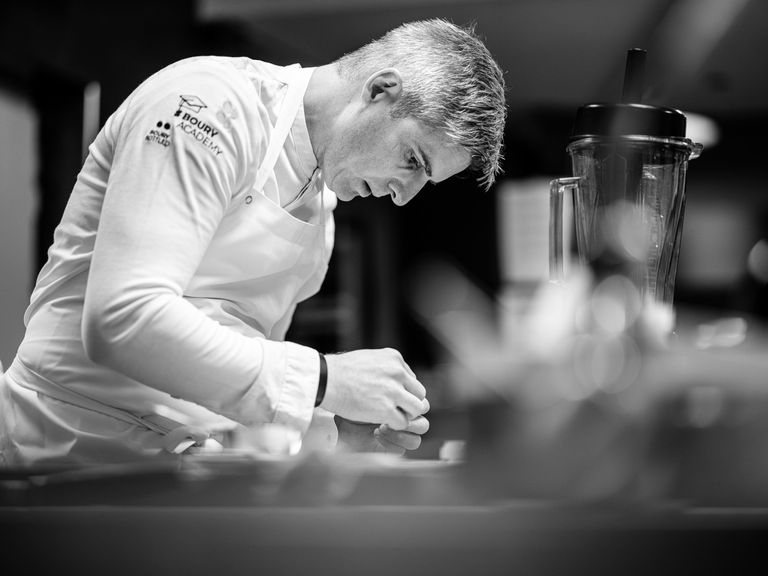 Im flämischen Roeselare verknüpft Tim Boury effektvoll und nachhaltig französische Klassik mit mediterranen und asiatischen Einflüssen. Tim-Boury