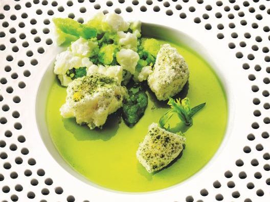 Signature Dish von Jan-Philipp Berner für den „Söl’ring Hof estragon-quark-weisse-schokolade