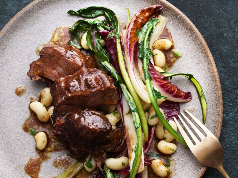 Rinderbäckchen mit weißen Bohnen Feinschmecker-Rinderbaeckchen-Rezept-Teller