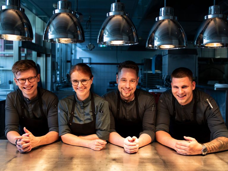 Restaurant Überfahrt_Team_Felix Groetsch_Cornelia Fischer_Marv_preview Restaurant Überfahrt_Team_Felix Groetsch_Cornelia Fischer_Marv_preview
