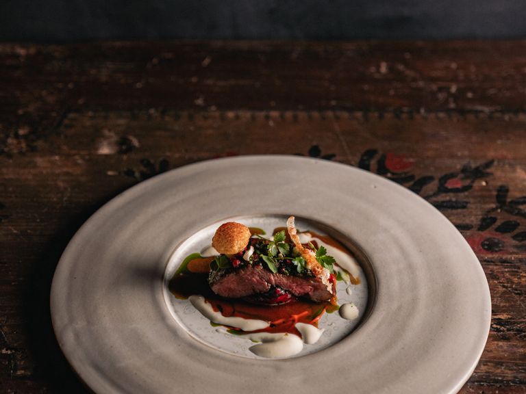 Ein Meisterstück von Küchenchef Edip Sigl. ESSENZ_Achental_Edip-Sigl-Gericht