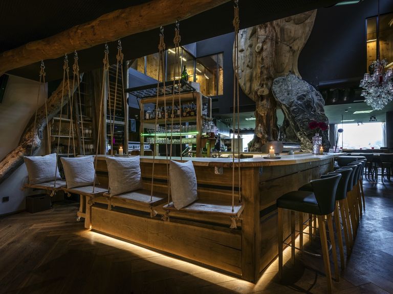 mama_thresl_the island bar