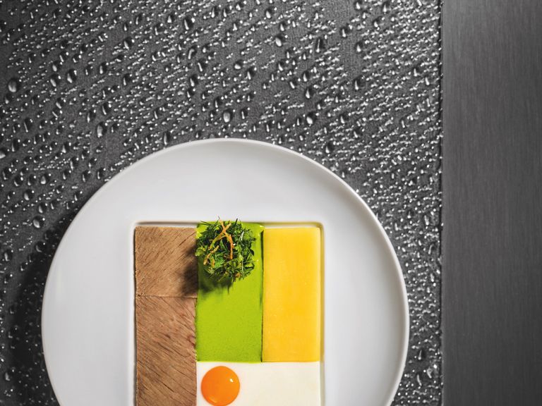 AQUA_Tafelspitz vom Müritz Lamm mit Frankfurter Grüne Soße, Salzkartoffel _ Ei_credit Kirchgasser Photography