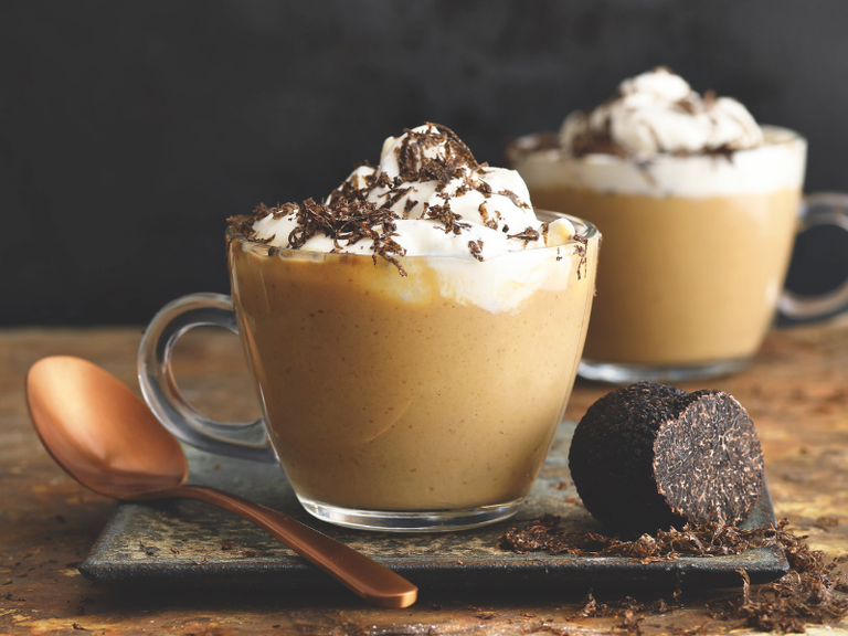 Steinpilz-Cappuccino mit Trueffelsahne steinpilz-trueffel-cappucino