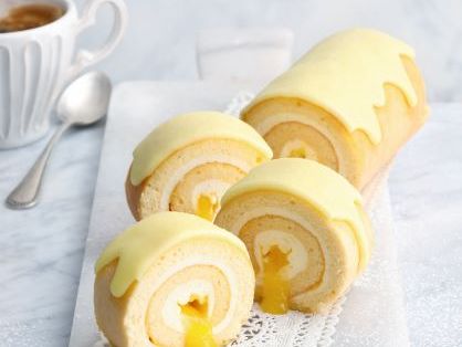 Erfrischende Zitronen Rolle zitronen-bisquit-rolle