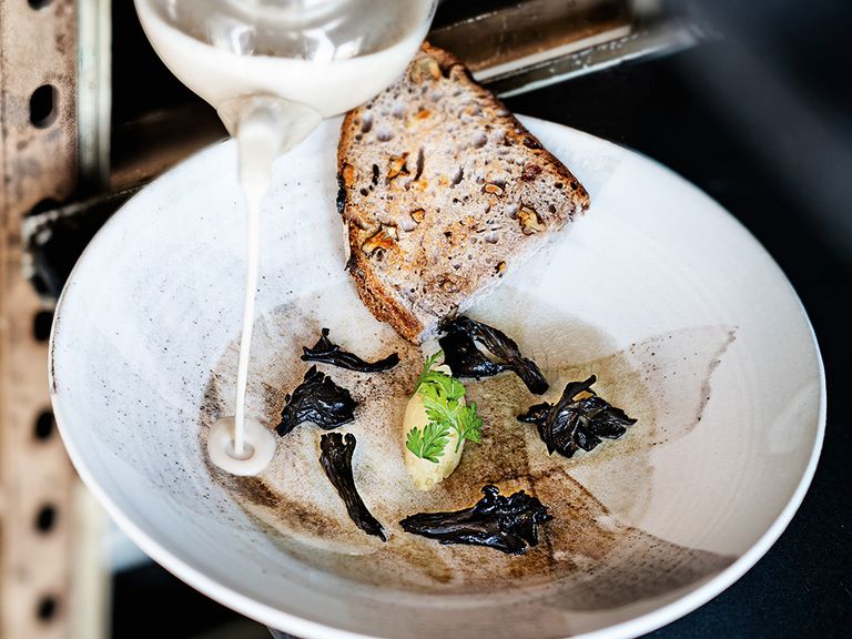 Take 5: Maronensuppe mit Pfifferlingen und Birne von Koch Dominik Paul take-5-maronensuppe-mit-pfifferlingen-und-birne