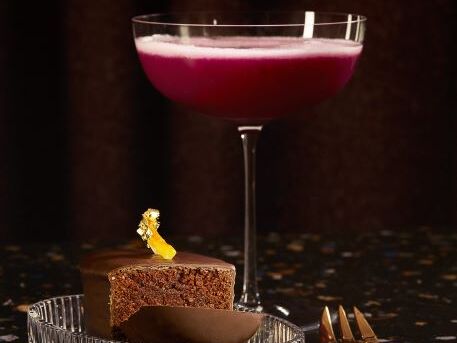 red-violet-und-orangen-schoko-kuchen
