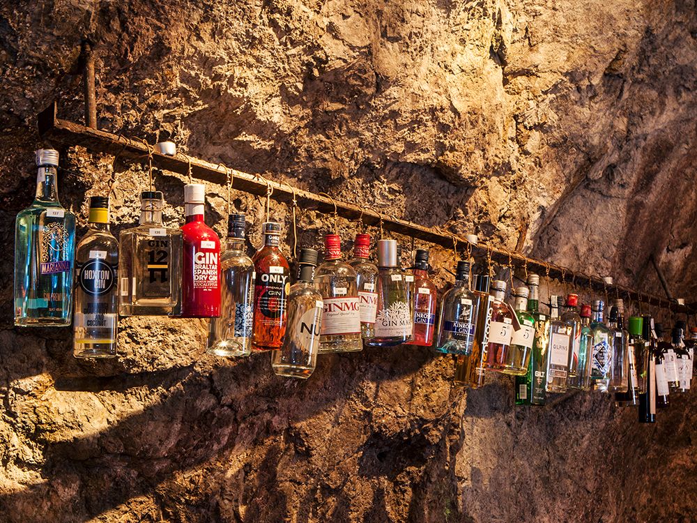 stollen 1930, im auracher loechl in kufstein
850 orten gin zur auswahl auracher-loechl-stollen