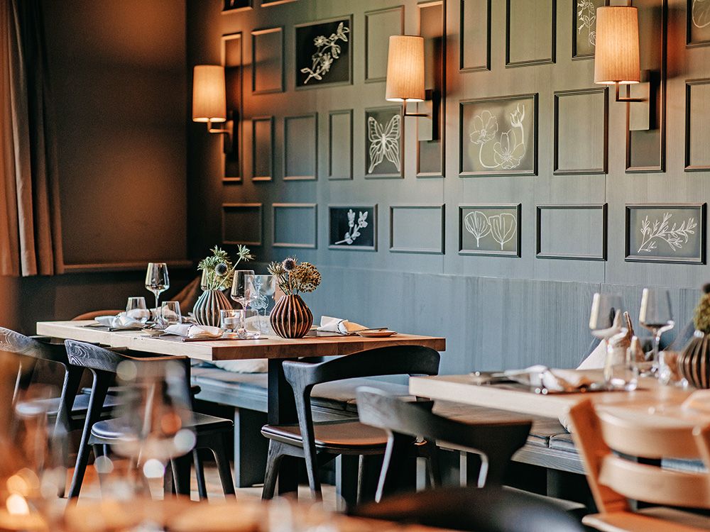 regionale Zutaten und viel Gemuese im Restaurant naturhotel-forsthofgut-leogang-salzburger-land-2