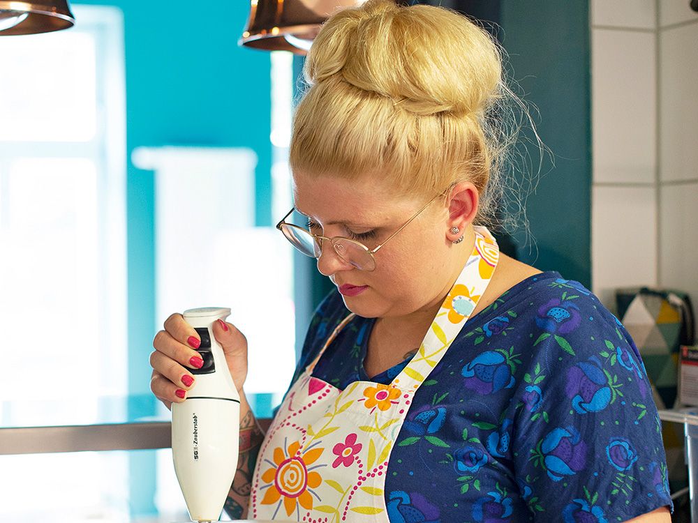 lisa-angermann-beim-kochen lisa-angermann-beim-kochen