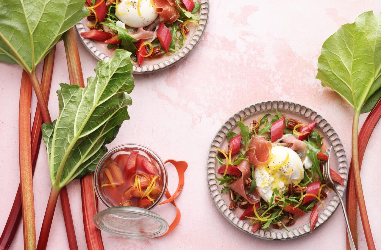 Rhabarber-Rezept: Süßsaurer Rhabarber mit Burrata Rhabarber-Rezept: Süßsaurer Rhabarber mit Burrata
