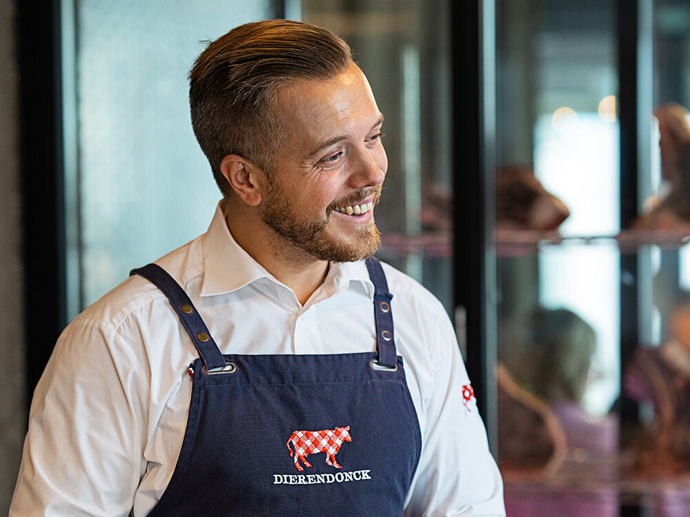 Koch Timon Michiels im Steakrestaurant "Carcasse"