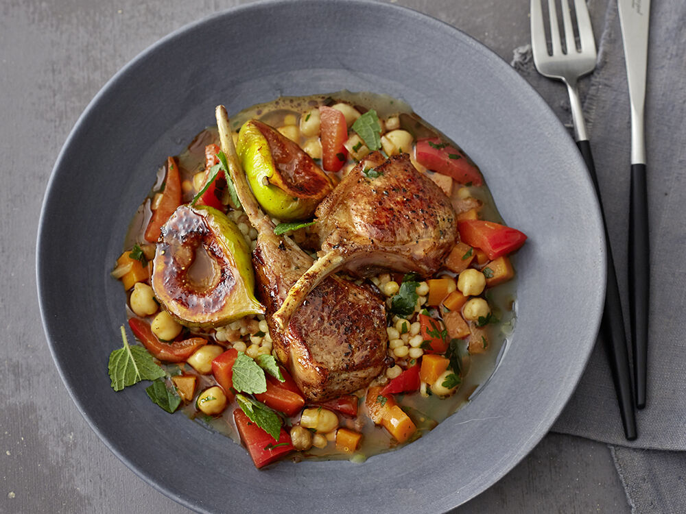 Lammkoteletts orientalisch mit Feigen und Fregola