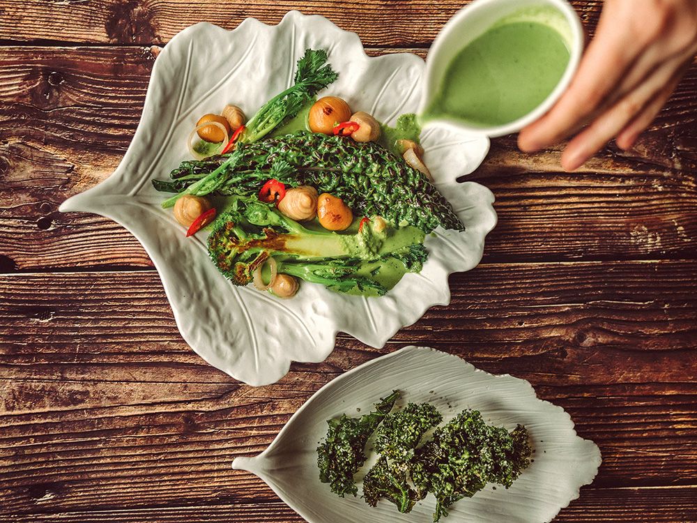 Dreierlei Winterkohl mit Maronencreme & Leche de Tigre Dreierlei Winterkohl mit Maronencreme & Leche de Tigre