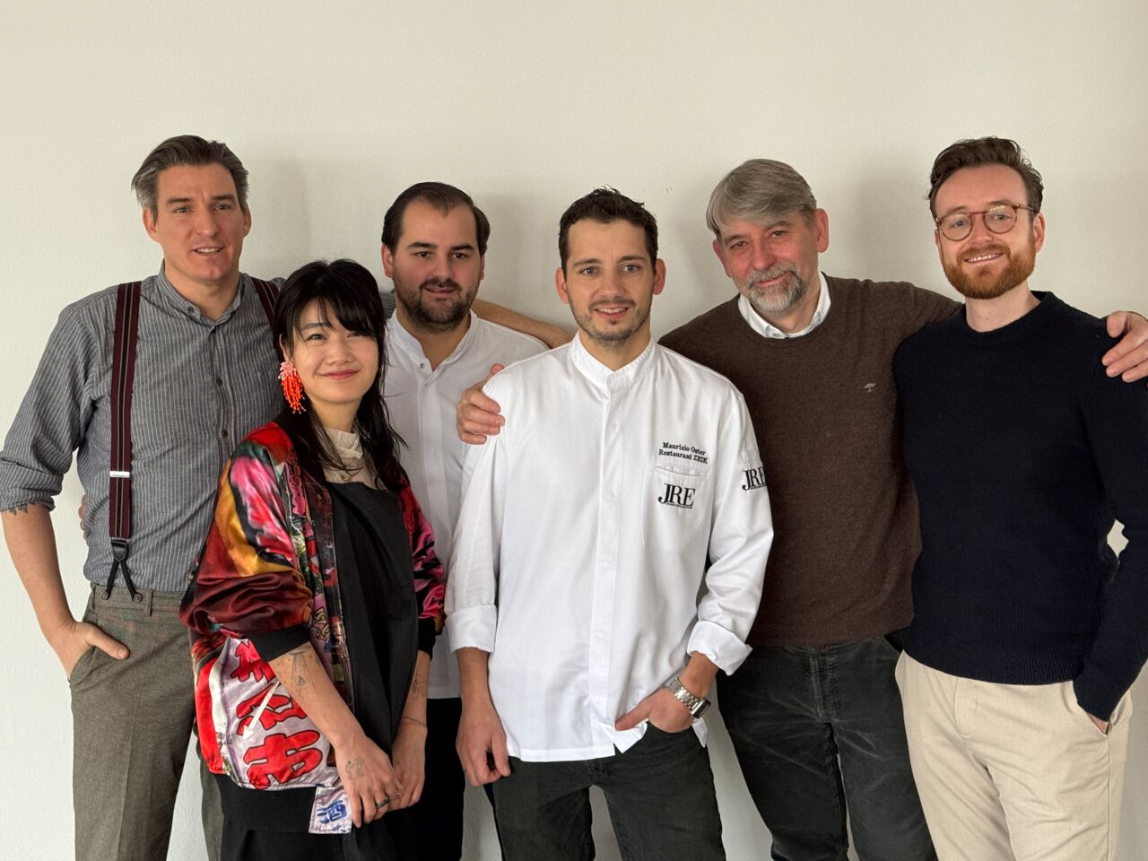 Sojasaucen Test Jury, sechs Menschen nebeneinander