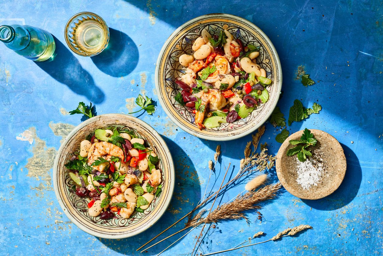 Weißer Bohnensalat mit Garnelen und Oliven Weißer Bohnensalat mit Garnelen und Oliven