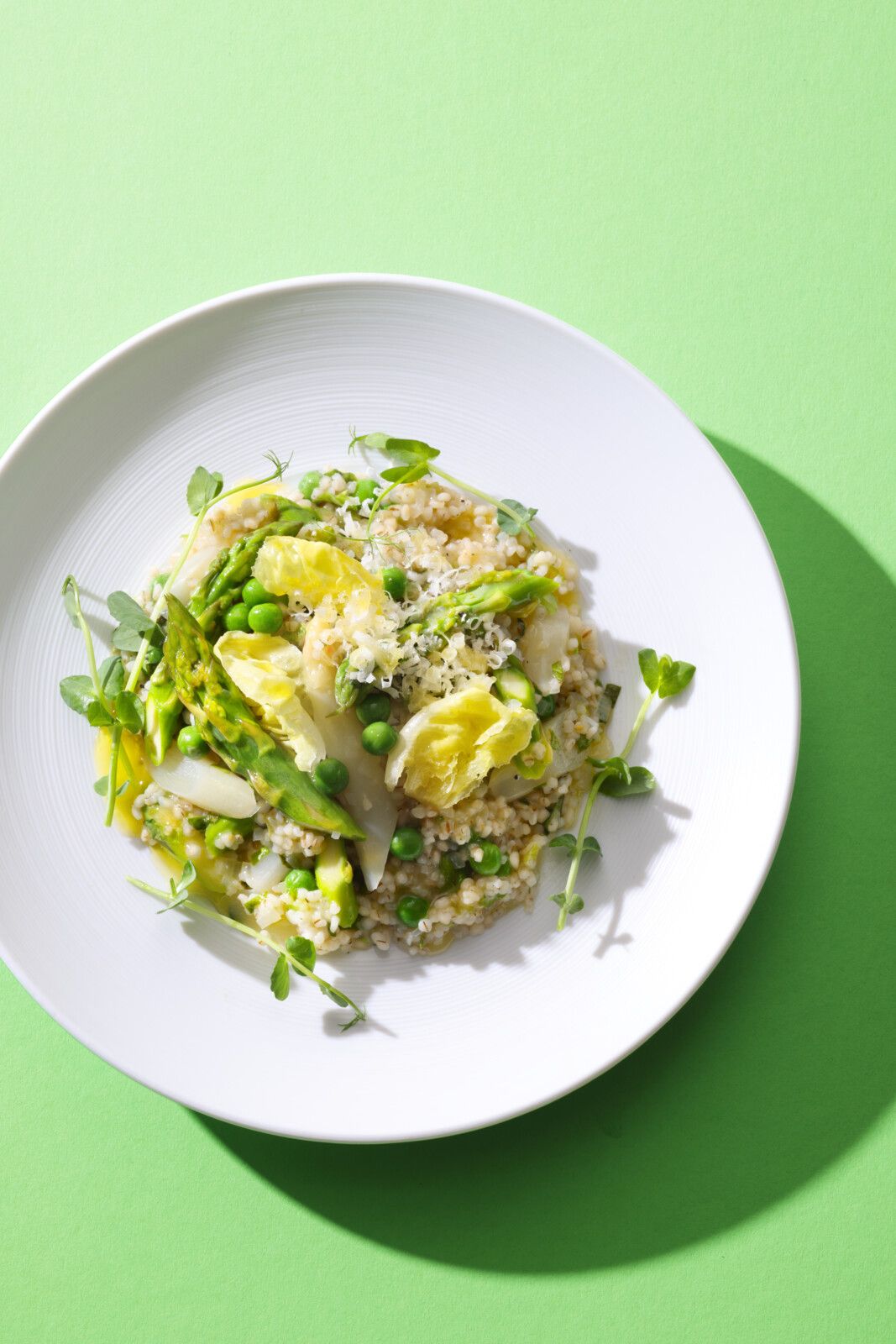 Schnelles Rezept: Spargelrisotto mit Graupen, Kopfsalat