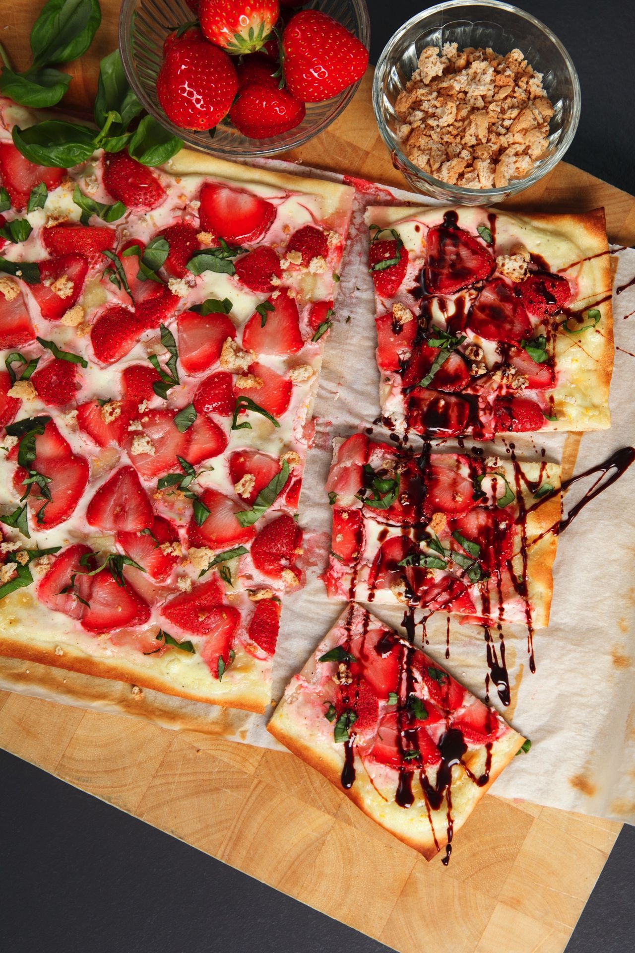 Erdbeerflammkuchen mit Balsamico