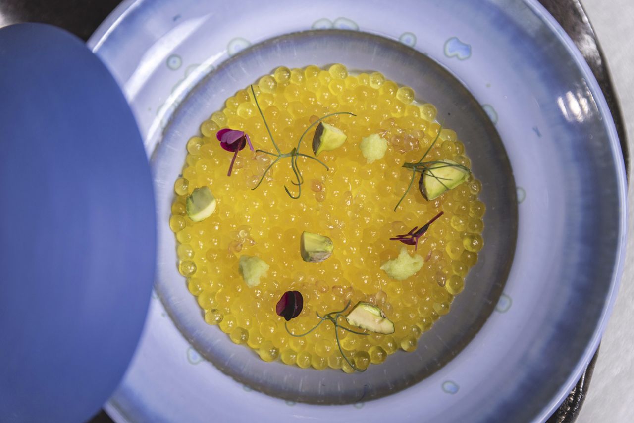 Chawanmushi mit Saiblingskaviar und Pistazie Chawanmushi mit Saiblingskaviar und Pistazie