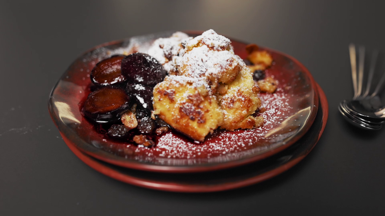 Karamellisierter Kaiserschmarrn mit Zwetschgenröster
