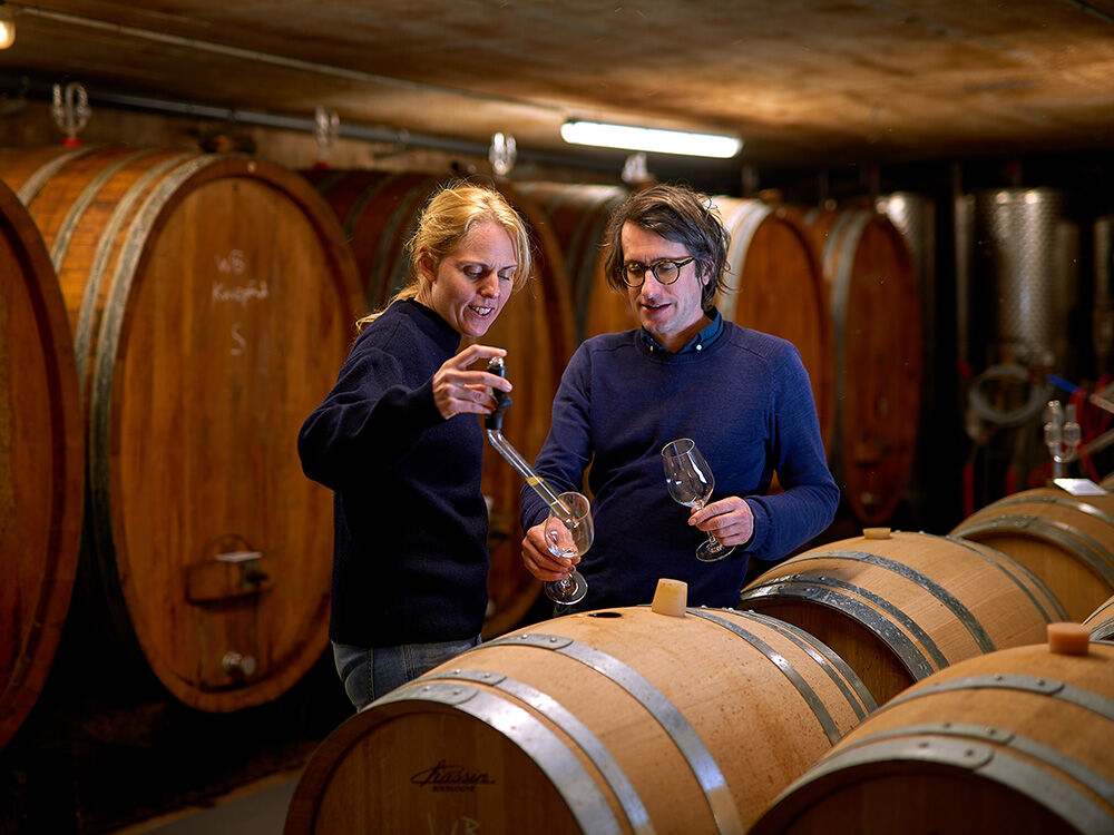 Carolin Bergdolt mit Kellermeister David Golitko