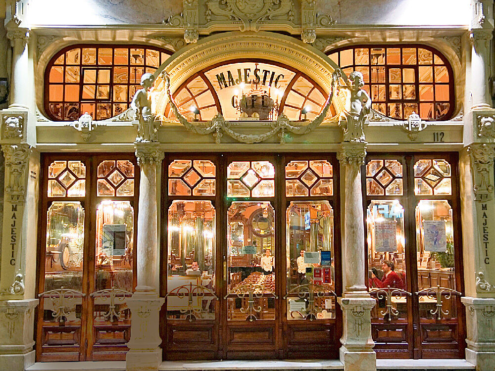 48-stunden-porto-cafe-majestic