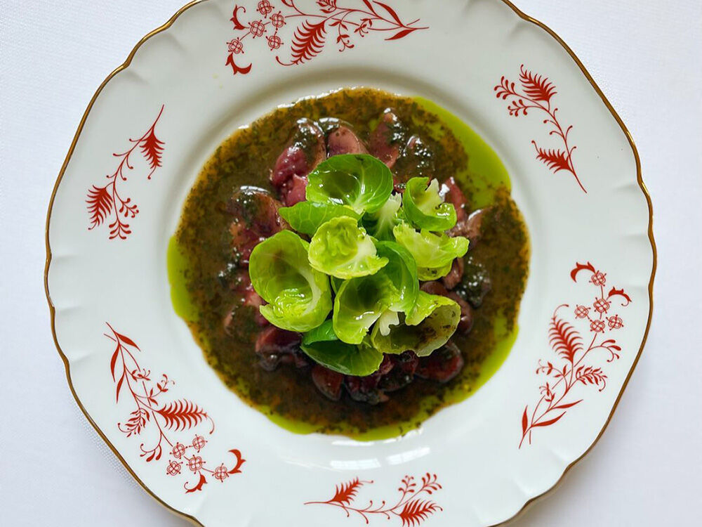 Risotto mit grünen Tomaten, Gurken und Muskatnuss etwa, oder Entenbrust mit Sesam und Radicchi