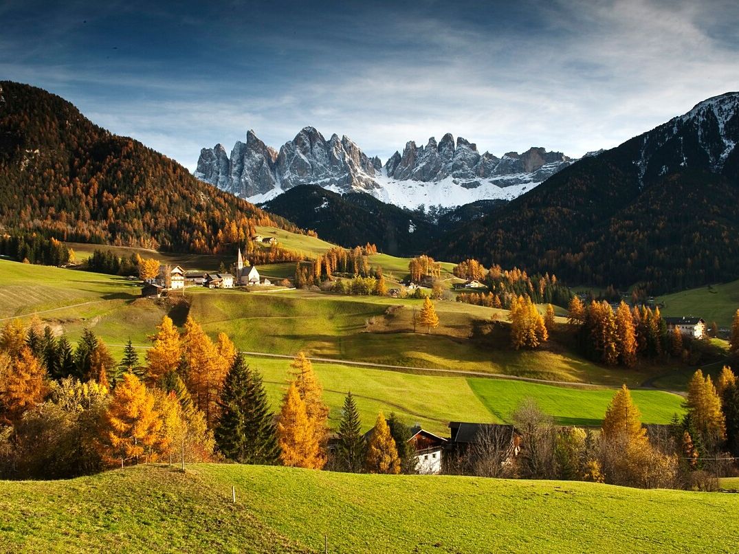 Villnoesstal_und_Geisslerspitzen_im_Herbst