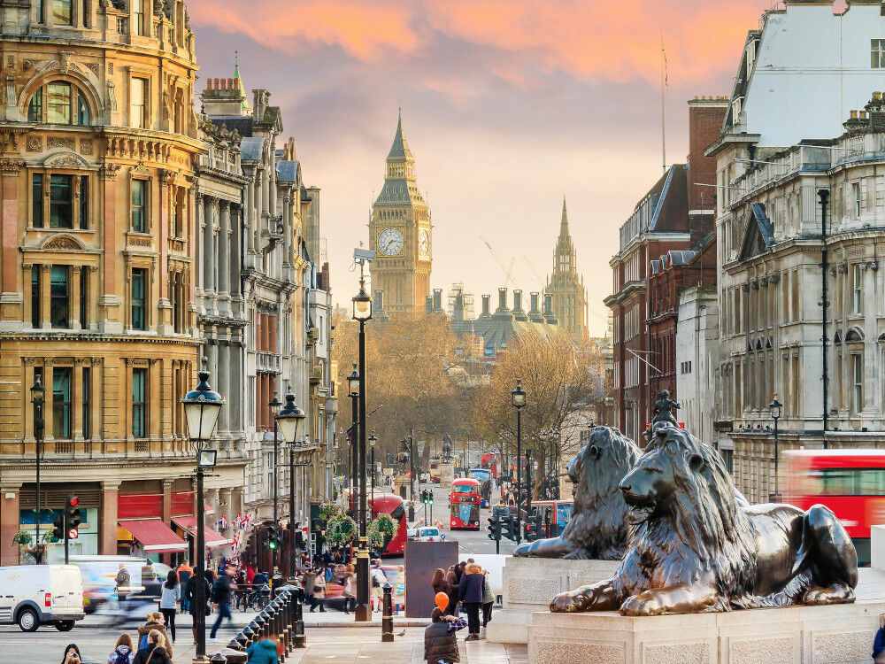 big-ben-mit-bronzeloewen-am-trafalgar-square