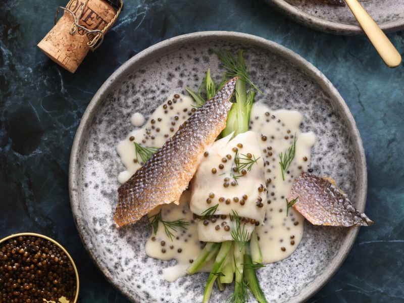 Wolfsbarsch mit Gurken und Beurre blanc