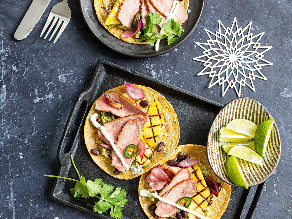 enten-tacos-mit-schwarzen-bohnen-avocado-und-gegrillter-mango-