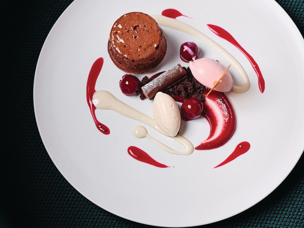 schokosouffle-mit-sauerkirschen-kokos-und-kakao