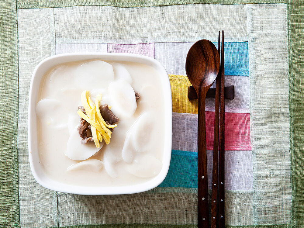 tteokguk-koreanische-reiskuchensuppe