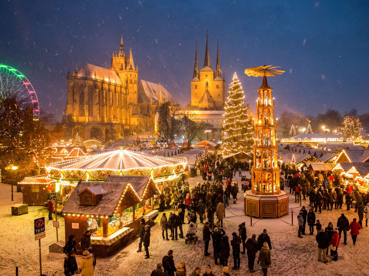 Weihnachtsmarkt mit Schnee Erfurt